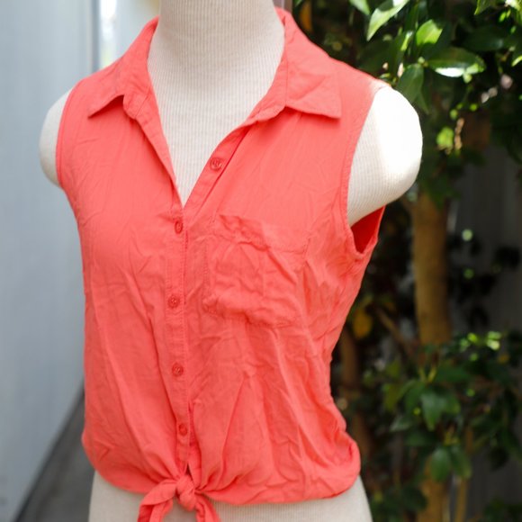 Sleeveless Tie Front Button up - Picture 3 of 6